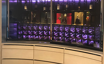 黑鈦與實木結(jié)合的奢華不銹鋼恒溫酒柜